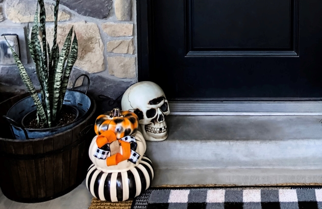 Halloween Decor DIY: Painted Pumpkins