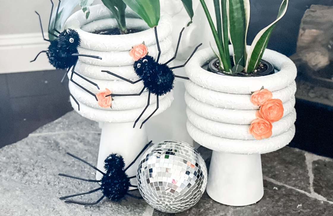 Spooky Chic Planters Halloween Craft Idea