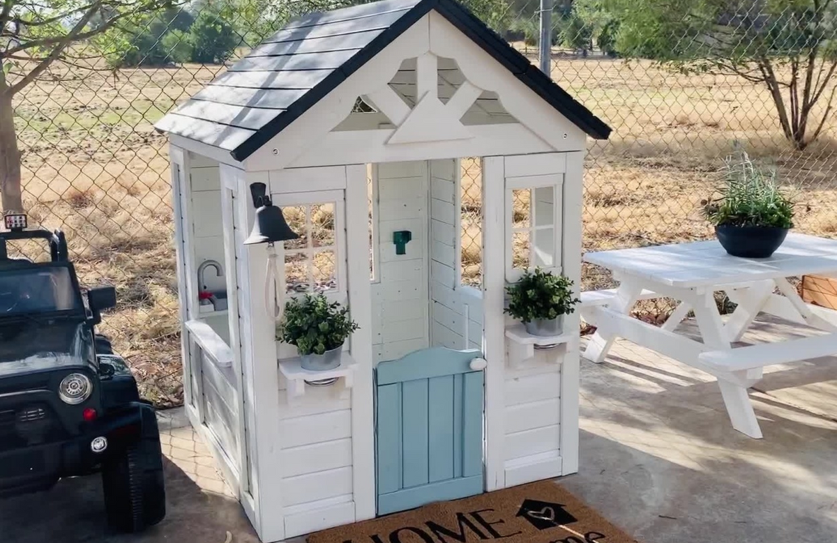 Revamp Your Backyard with 5 Spray Painted Upcycling Ideas