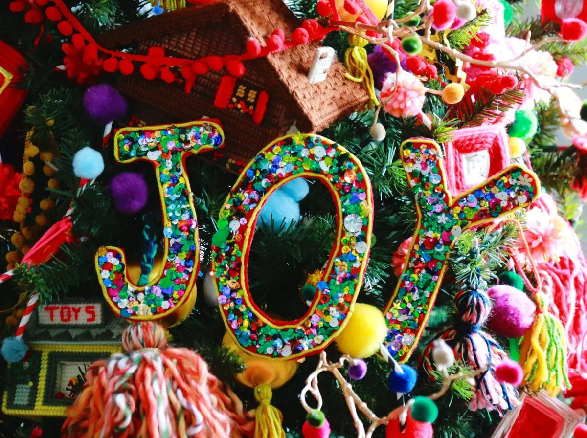 10 Fun Christmas Ornament DIYS - Easy Homemade Ornament Ideas