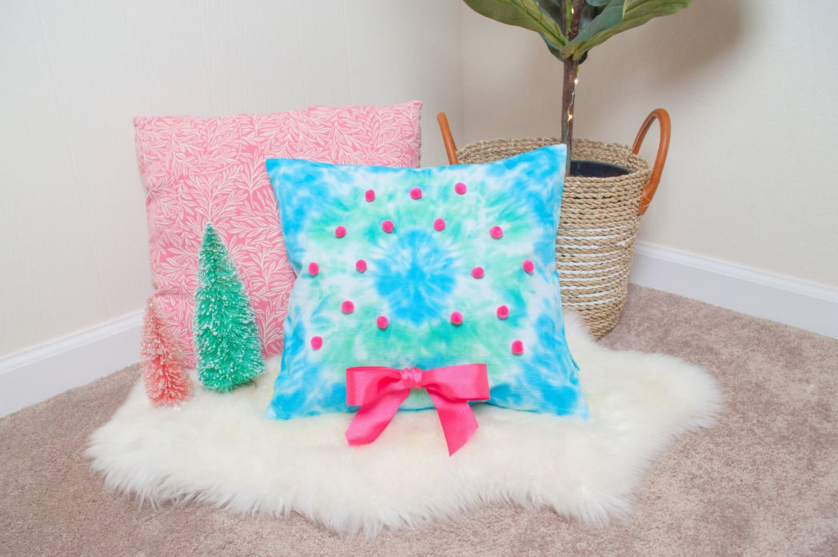 Make a Tie-Dye Christmas Wreath Pillow