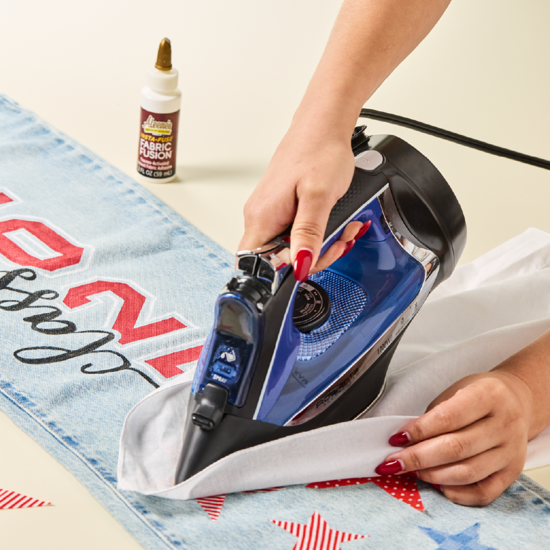 Picture of 50975 Tulip Custom Jeans Fabric Paint & Glue 15pc Kit